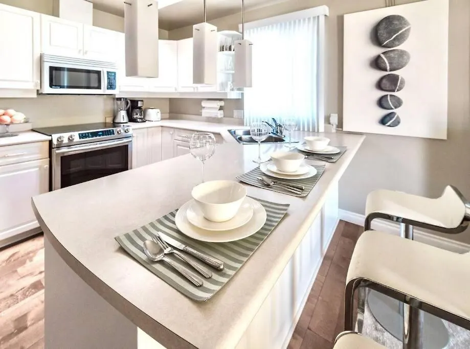 Monthly Furnished Bright Beautiful 3Bedroom Suite Victoria 0*,  Kanada