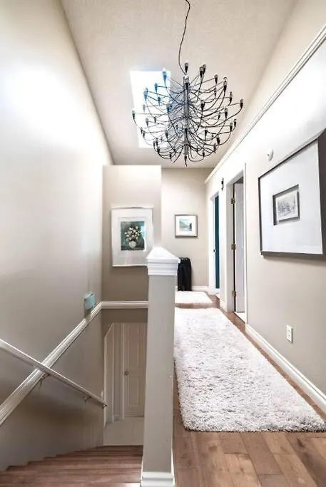 Monthly Furnished Bright Beautiful 3Bedroom Suite Victoria