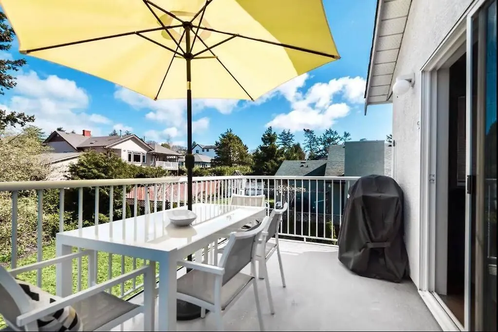 Monthly Furnished Bright Beautiful 3Bedroom Suite Victoria Apartment