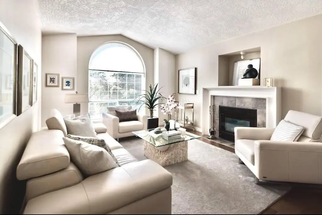 Monthly Furnished Bright Beautiful 3Bedroom Suite Victoria Apartment
