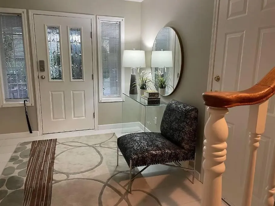 Monthly Furnished Bright Beautiful 3Bedroom Suite Victoria Apartment